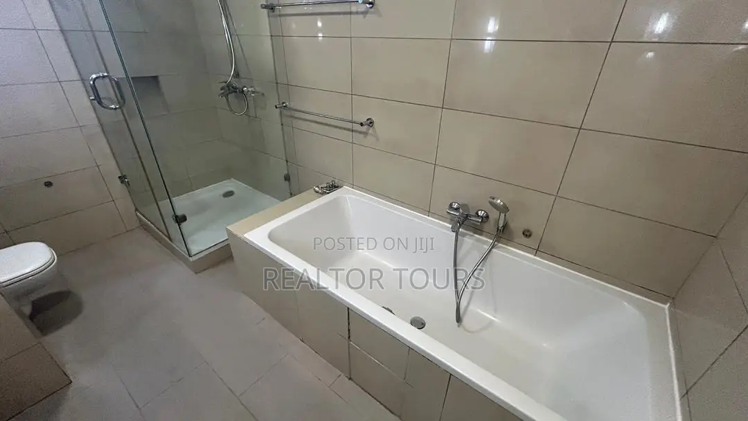 4bdrm Townhouse / Terrace in Cantonments for rent