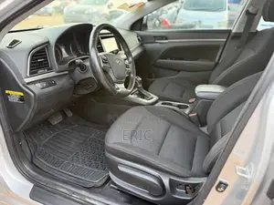 Hyundai Elantra Value Edition Sedan FWD (2.0L 4cyl 6A) 2017 Silver
