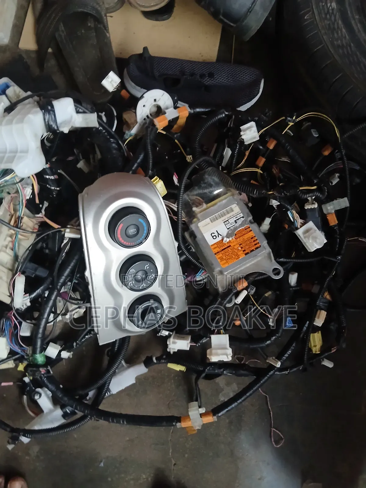 Toyota Vitz Dashboard Fuse Box and Wires Very Neat