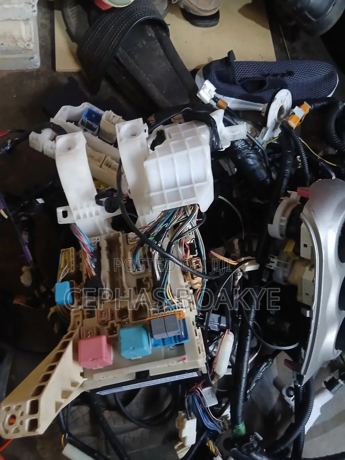 Toyota Vitz Dashboard Fuse Box and Wires Very Neat