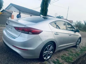 Hyundai Elantra Value Edition Sedan FWD (2.0L 4cyl 6A) 2017 Silver