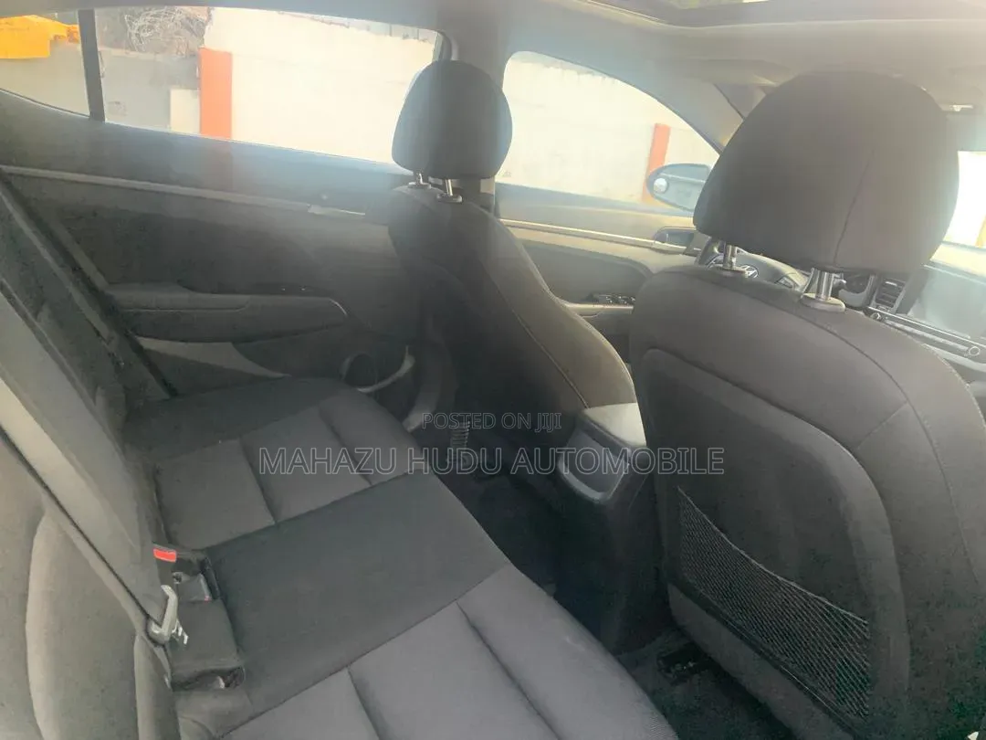Hyundai Elantra Value Edition Sedan FWD (2.0L 4cyl 6A) 2017 Silver