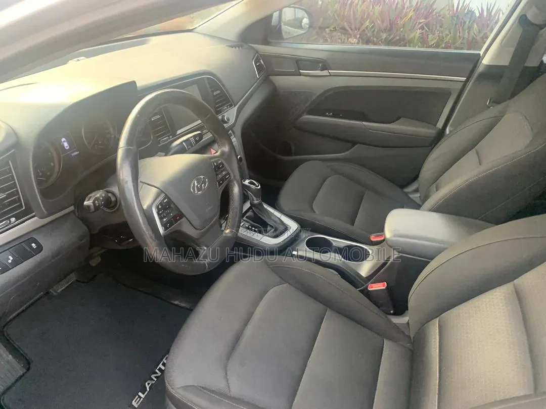 Hyundai Elantra Value Edition Sedan FWD (2.0L 4cyl 6A) 2017 Silver