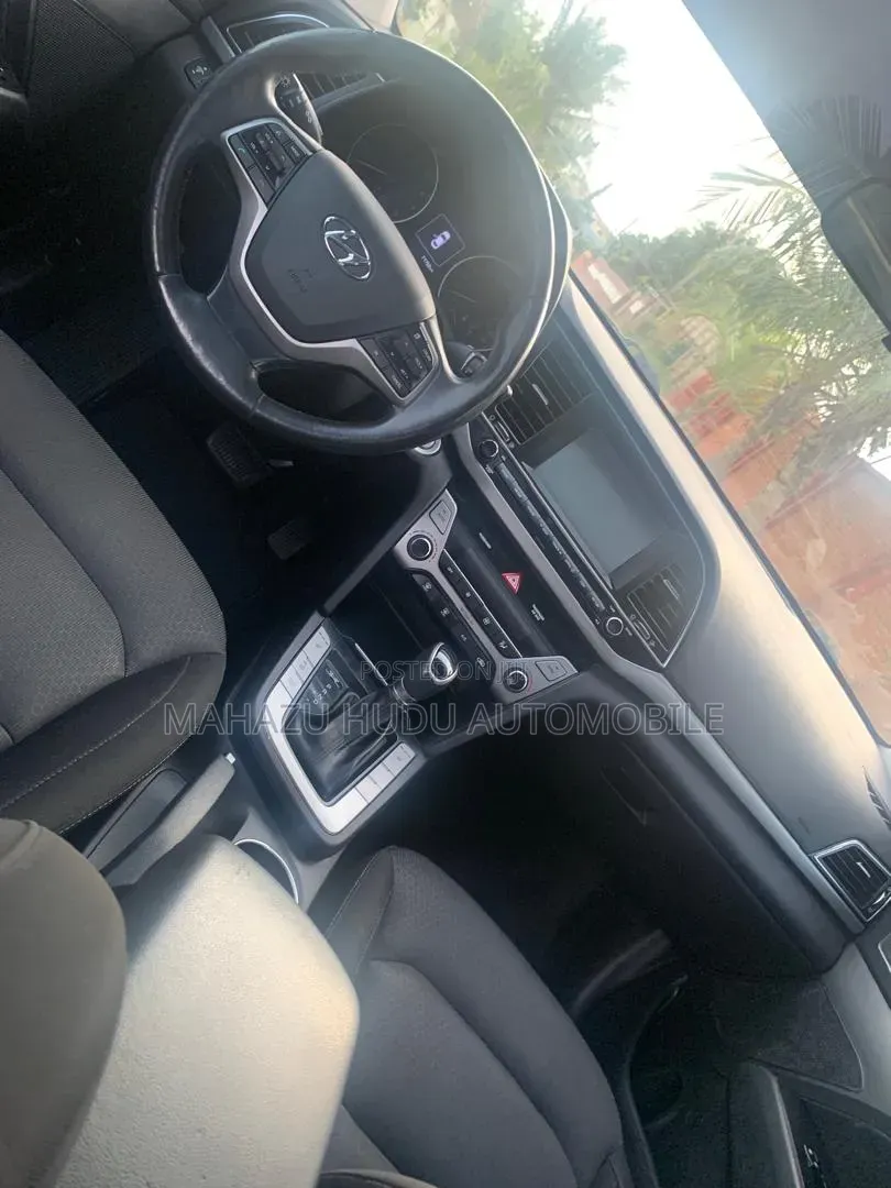 Hyundai Elantra Value Edition Sedan FWD (2.0L 4cyl 6A) 2017 Silver