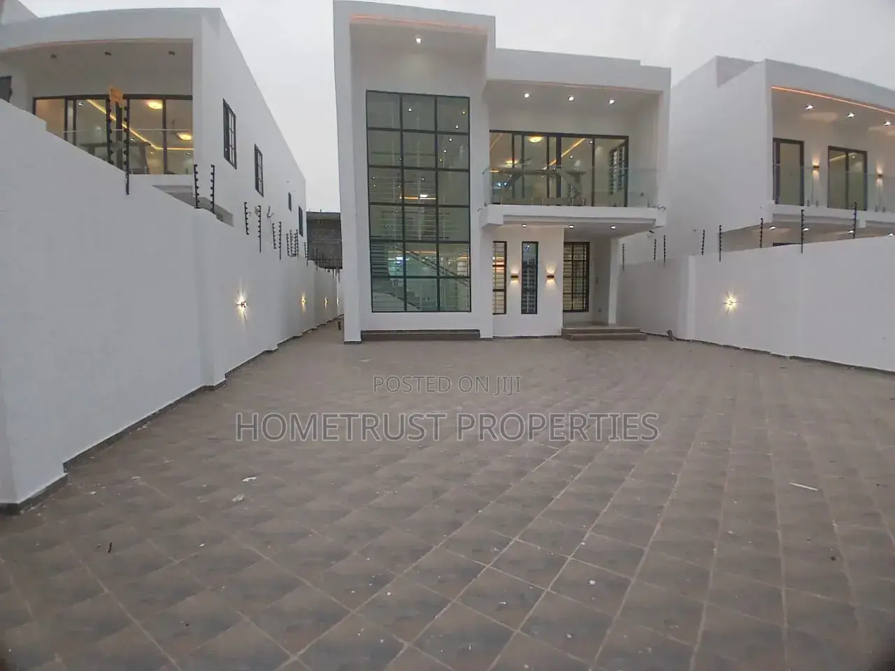 4bdrm Duplex in East Legon Hills, Boundary Road Area for sale