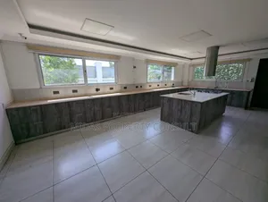 4bdrm Mansion in Airport Hills for sale