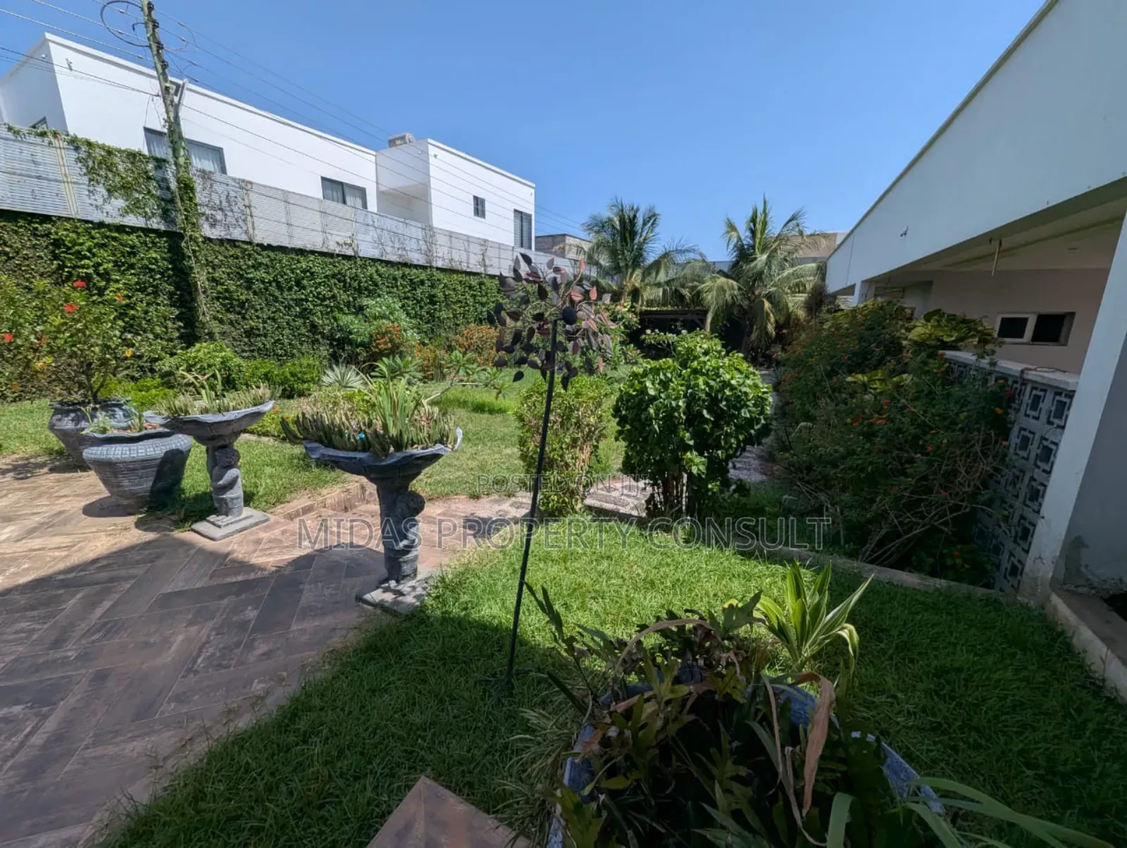 4bdrm Mansion in Airport Hills for sale