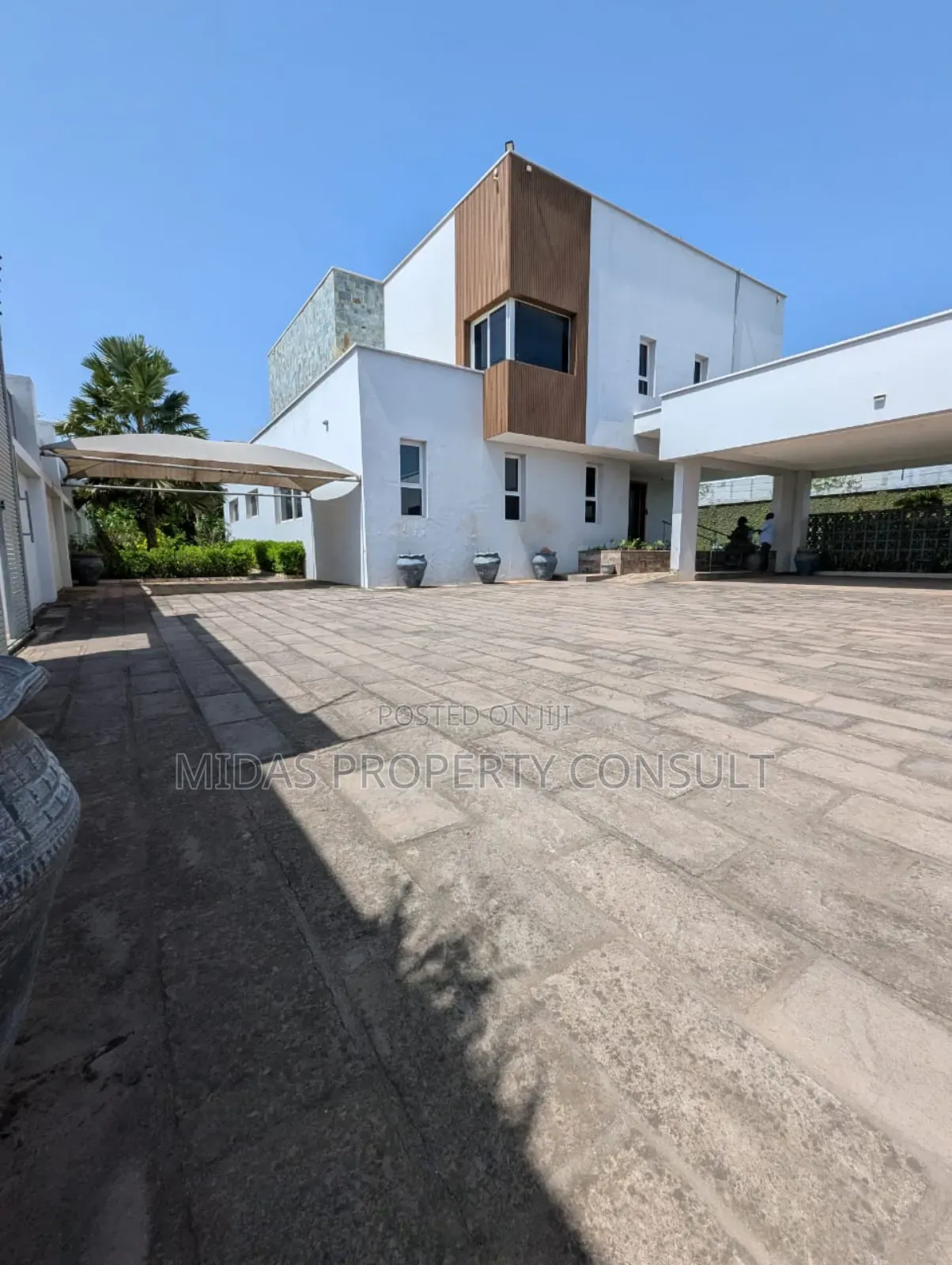 4bdrm Mansion in Airport Hills for sale
