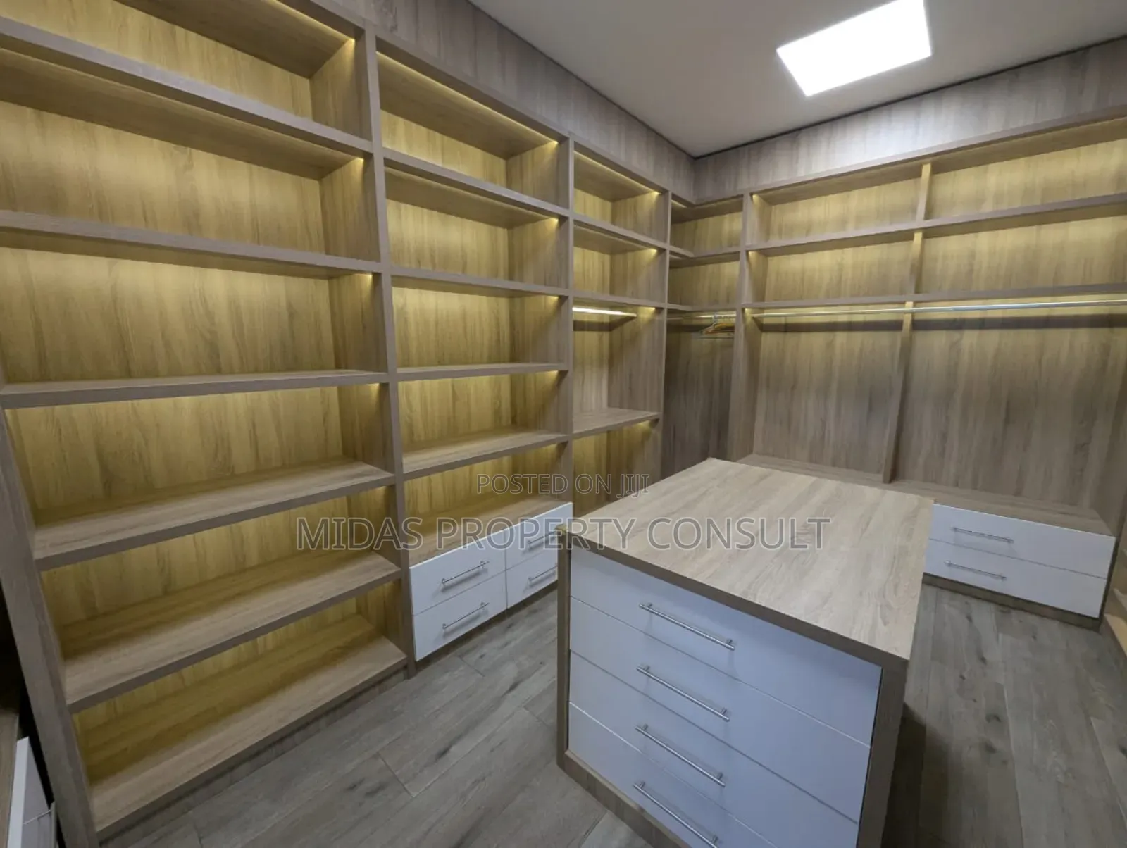 4bdrm Mansion in Airport Hills for sale