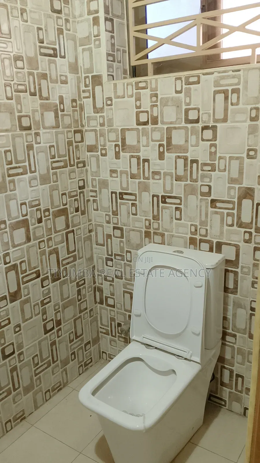 5bdrm House in Tiyumba Real Estate, Pillar 2 for rent