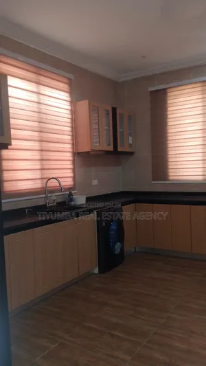 3bdrm Duplex in Tiyumba Real Estate, The Mall for rent