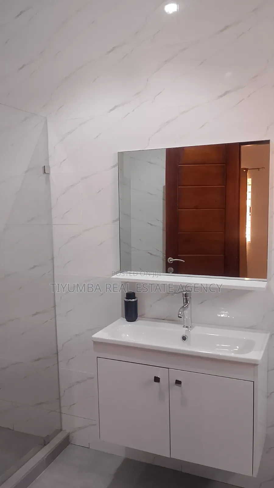 3bdrm Duplex in Tiyumba Real Estate, The Mall for rent