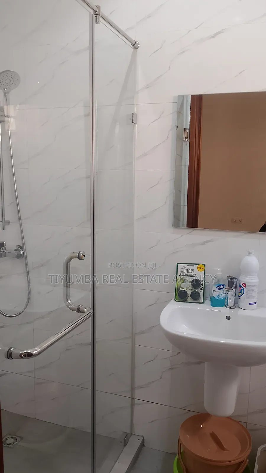 3bdrm Duplex in Tiyumba Real Estate, The Mall for rent