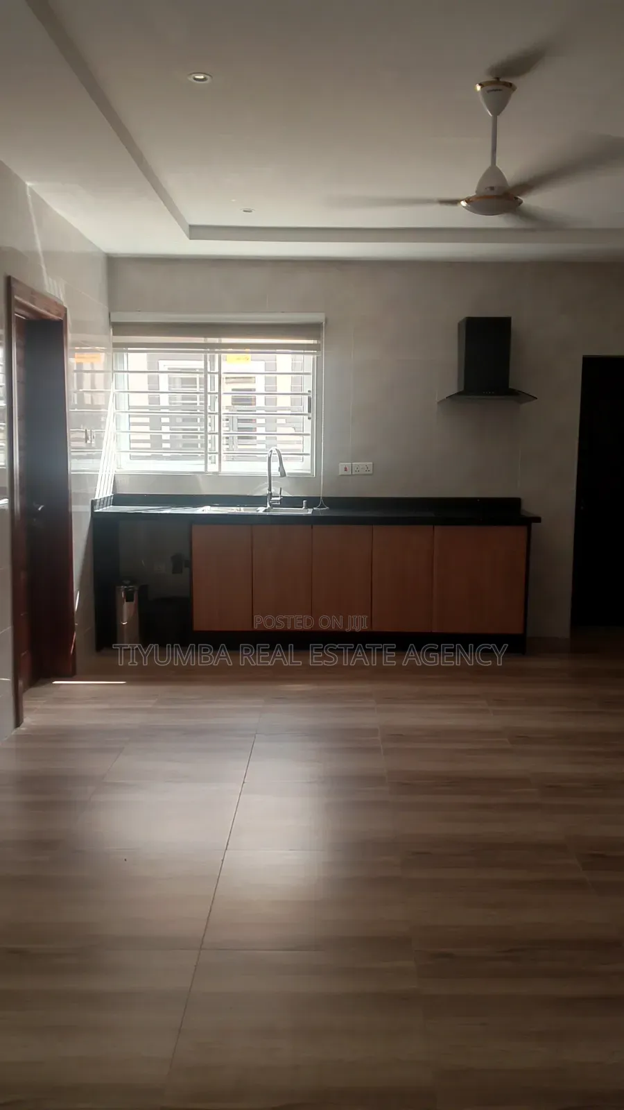 3bdrm Duplex in Tiyumba Real Estate, The Mall for rent