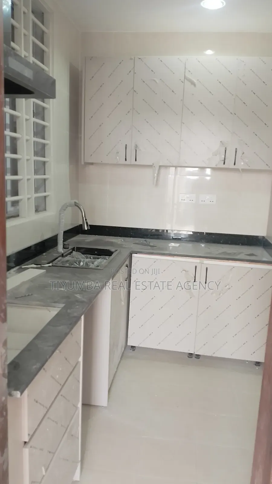 2bdrm Apartment in Tiyumba Real Estate, The Mall for rent