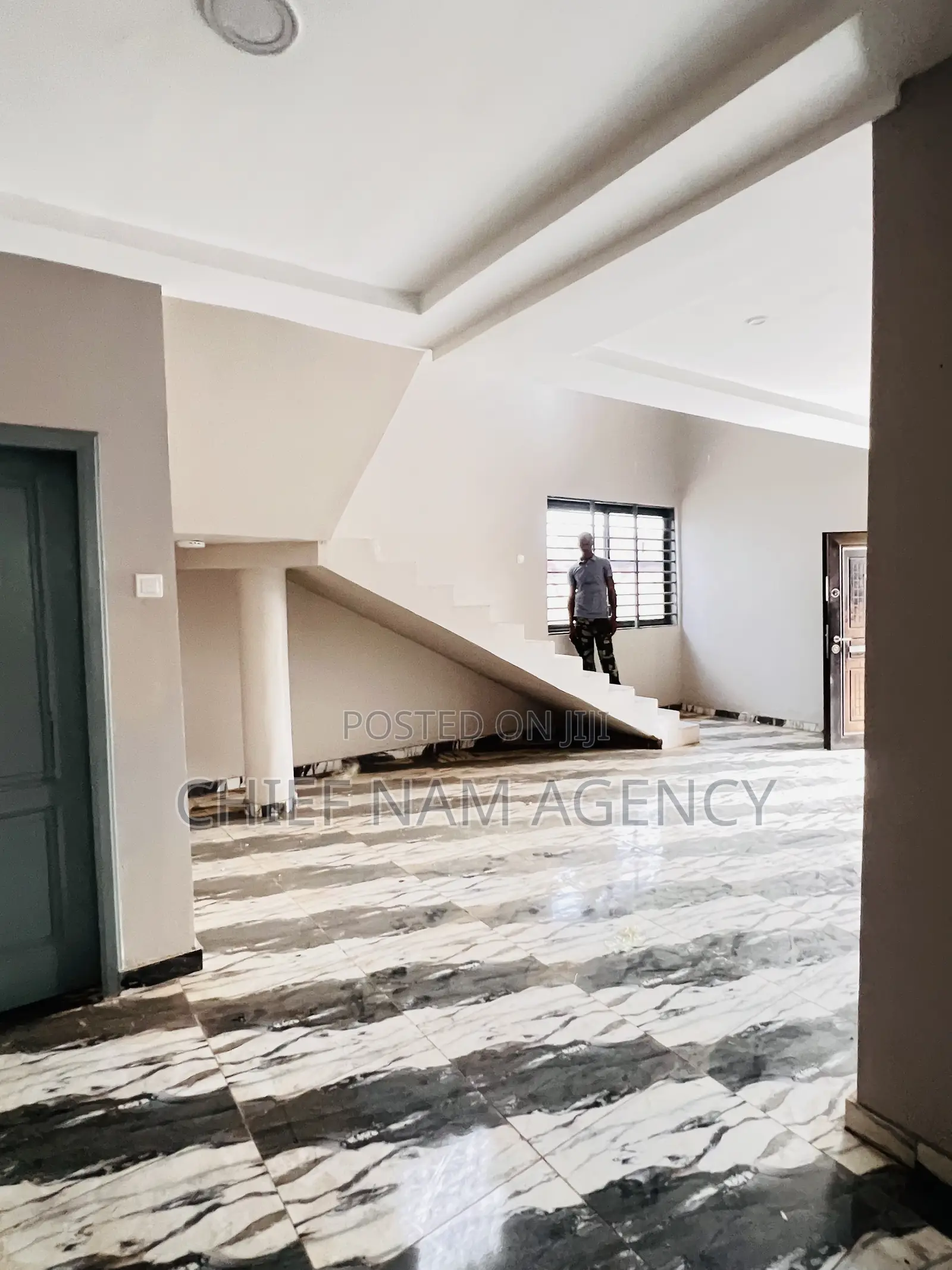 4bdrm Duplex in Lakeside for sale
