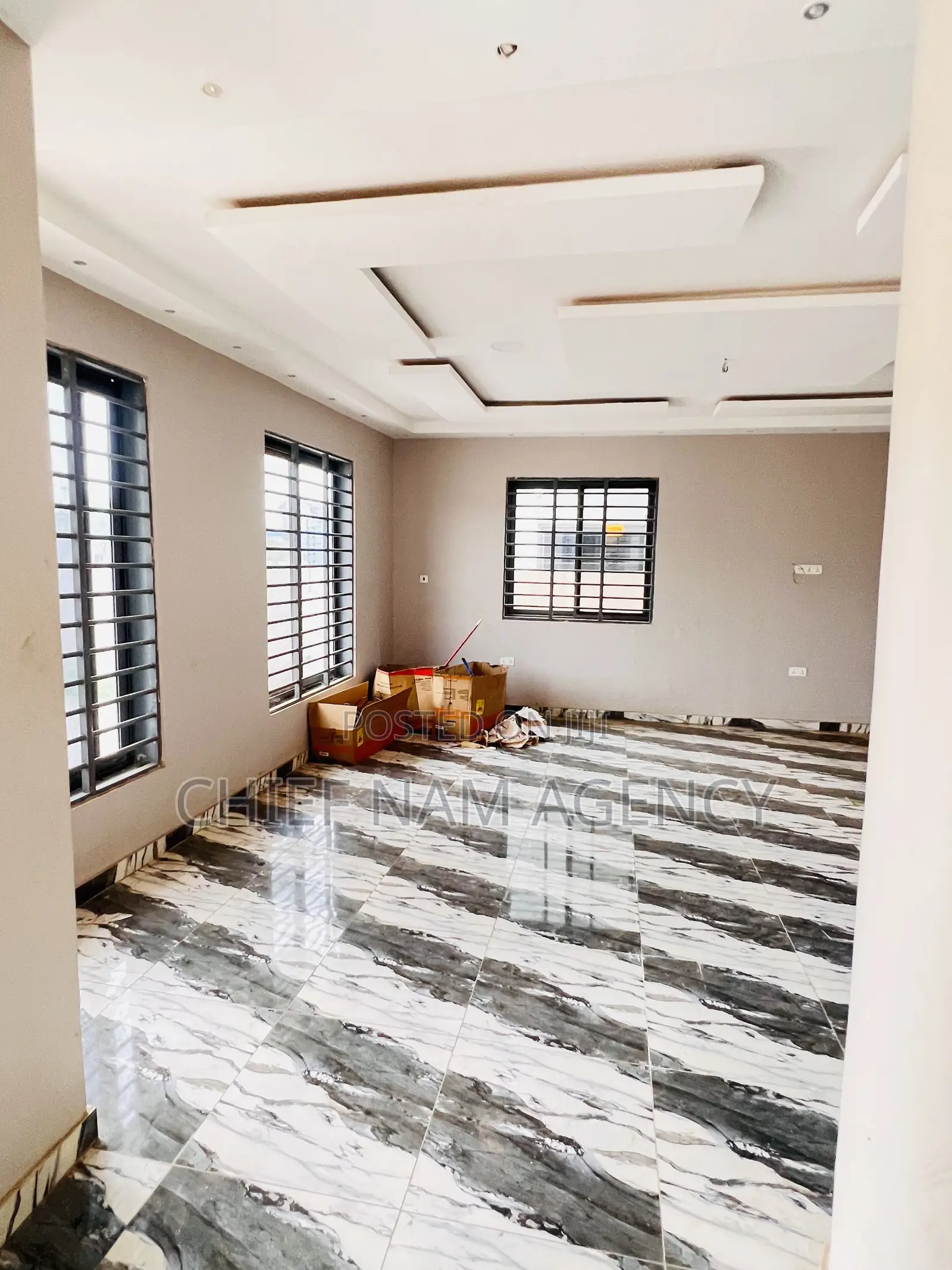 4bdrm Duplex in Lakeside for sale