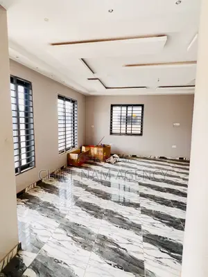 4bdrm Duplex in Lakeside for sale