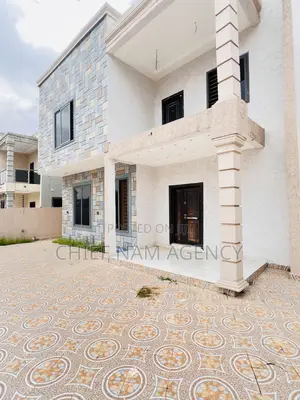 4bdrm Duplex in Lakeside for sale