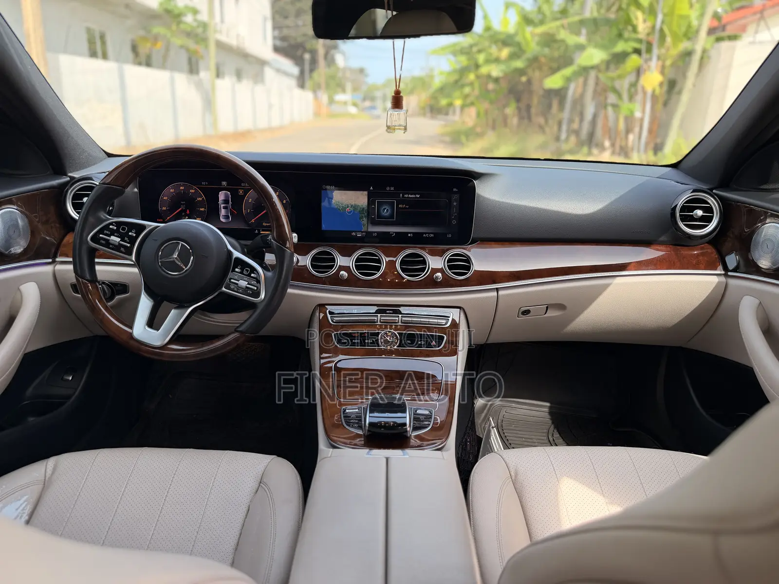 Mercedes-Benz E300 2019 White