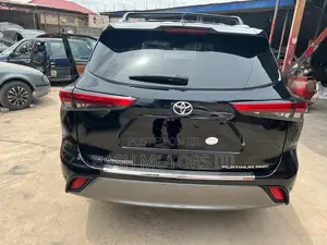 Toyota Highlander Platinum FWD 2023 Black