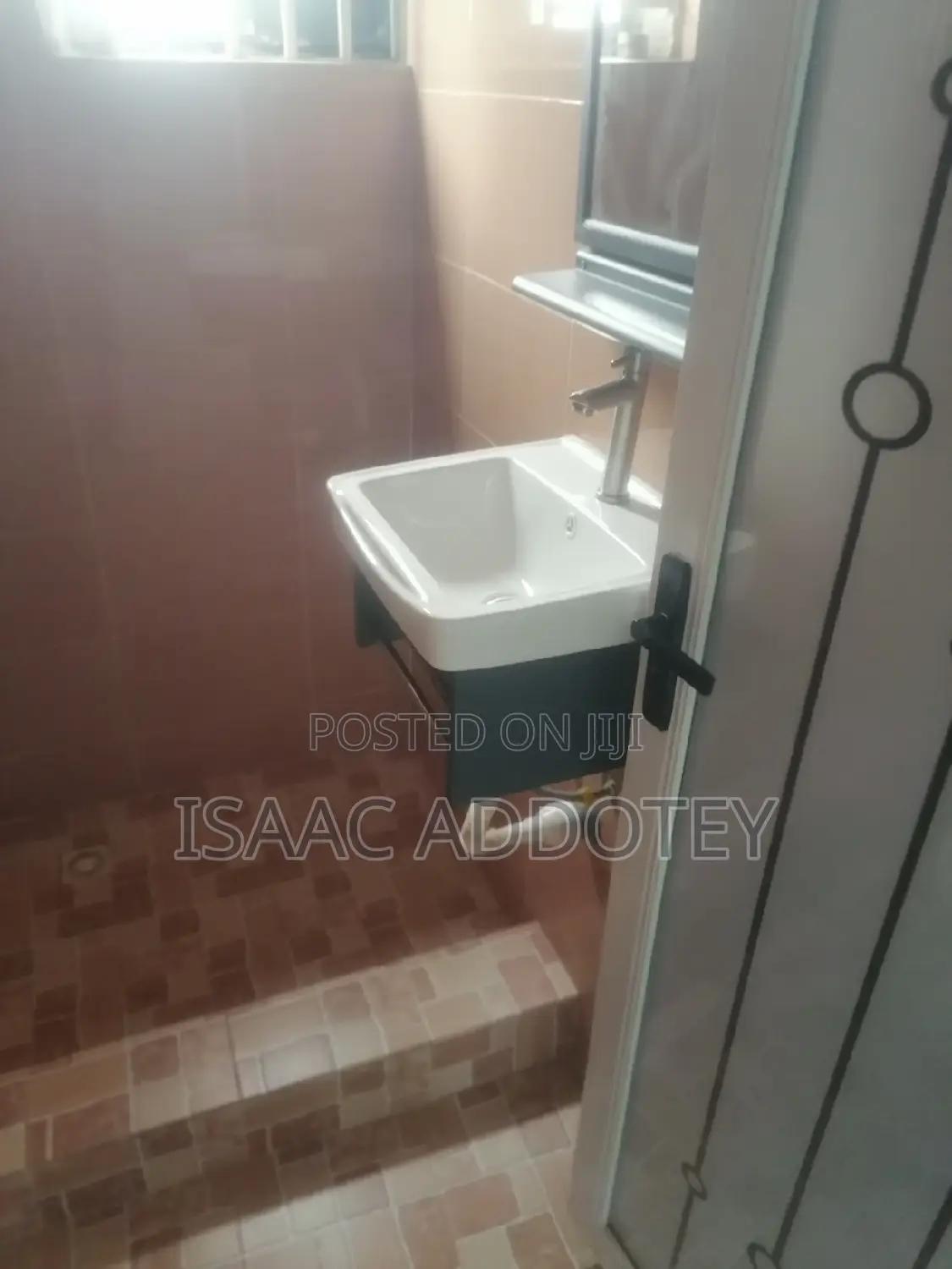2bdrm Bungalow in Baatsona Total for rent