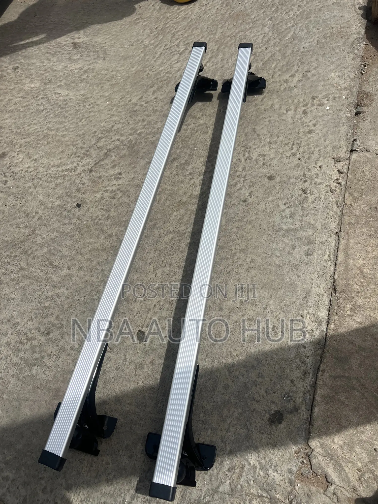 Universal Crossing Bar for All Saloon Cars