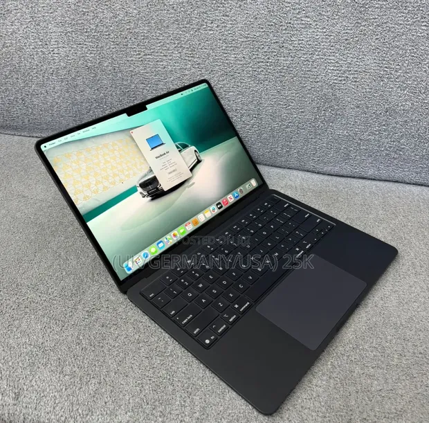 Apple MacBook Air 13インチ M4 16GB 256GB 黒 Apple MacBook Air - M4 - Apple M4 8-core - 16 GB RAM - 256 GB SSD