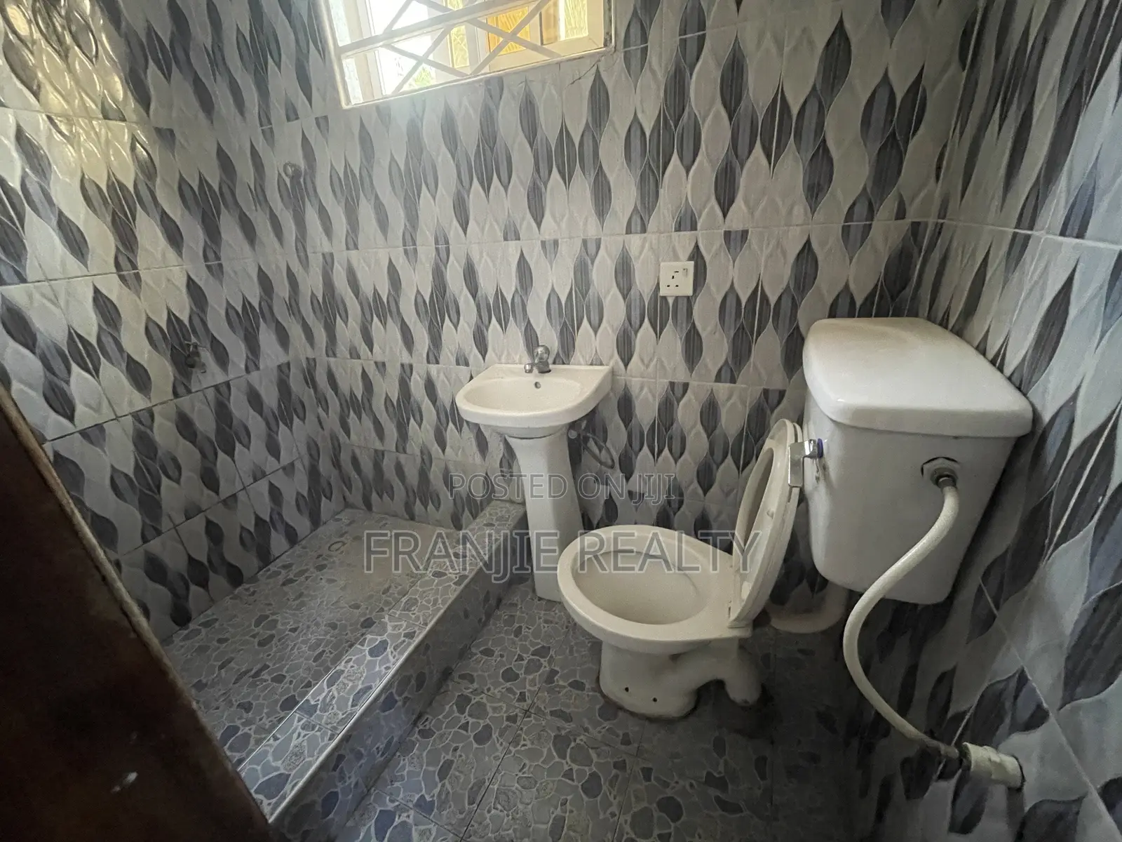 1bdrm Apartment in Franjie Realty, West Hills Mall Area for rent