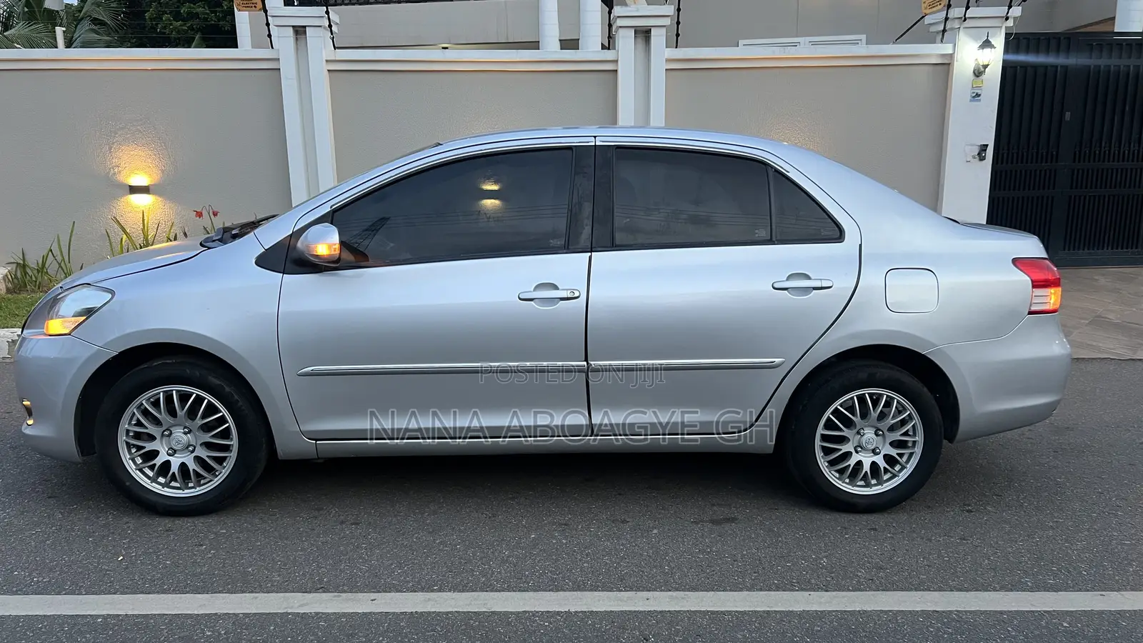 Toyota Yaris 2010 Gray