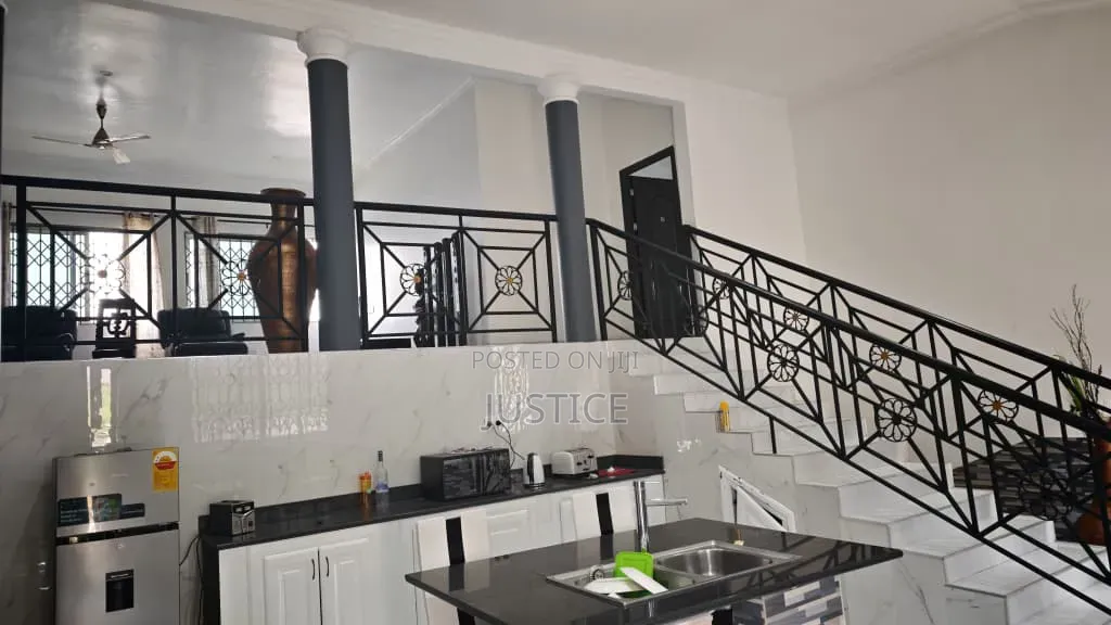 5bdrm House in Aburi for sale