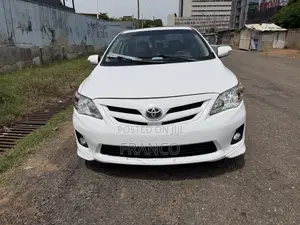 Toyota Corolla S Special Edition 4dr Sedan (1.8L 4cyl 4A) 2013 White