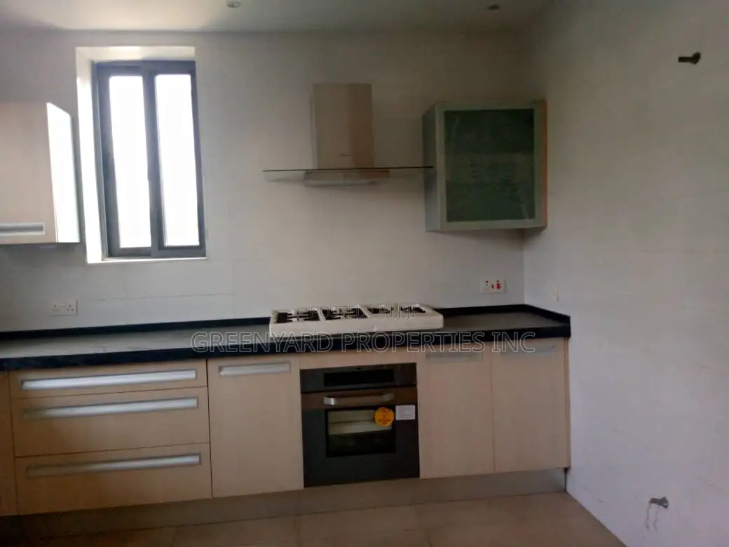 3bdrm Townhouse / Terrace in Airport for rent