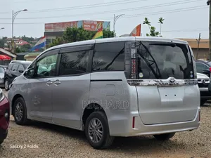Toyota Voxy SV Premium 2014 Silver