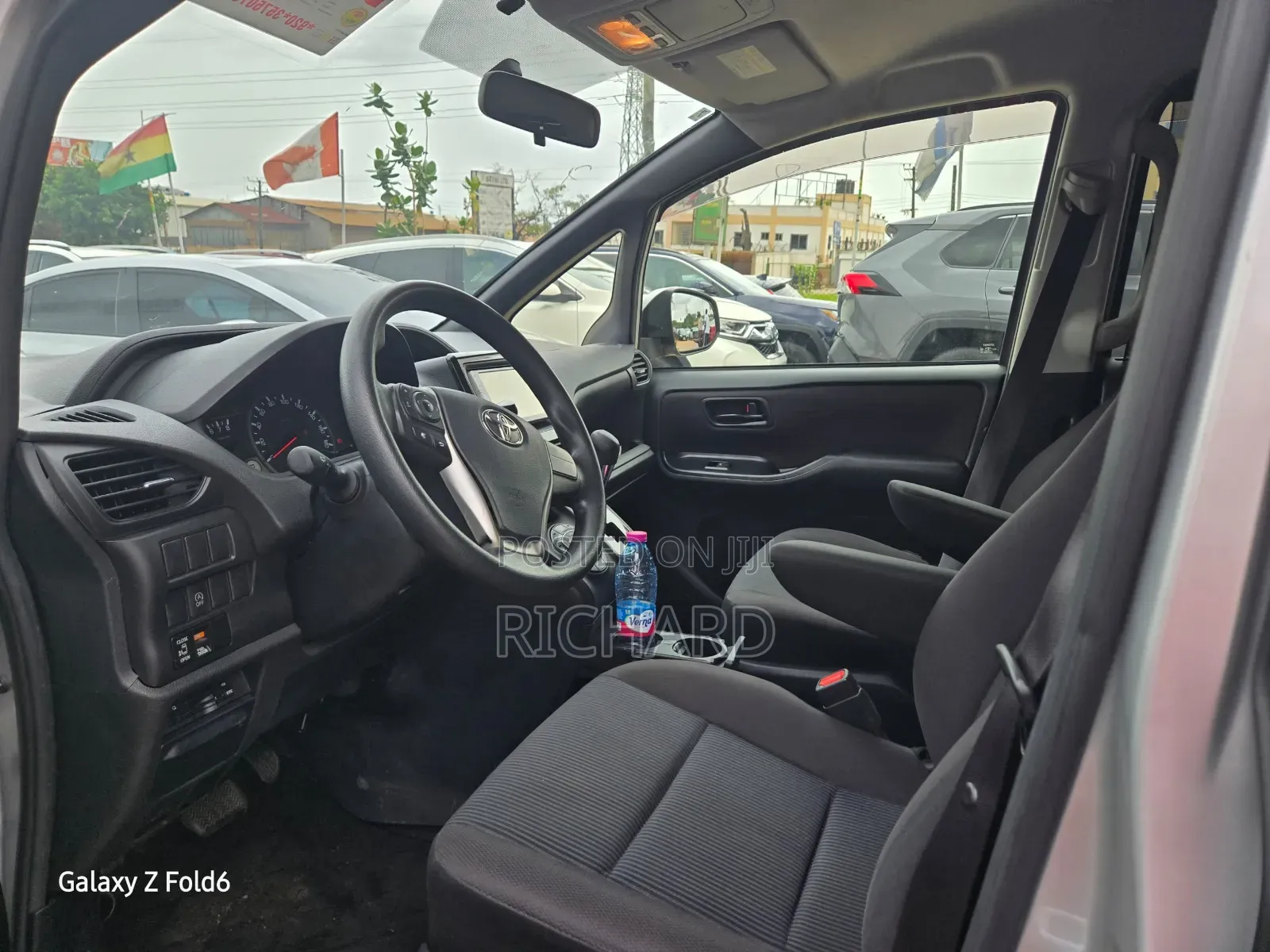 Toyota Voxy SV Premium 2014 Silver