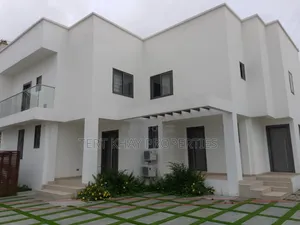 5bdrm House in East Legon for sale