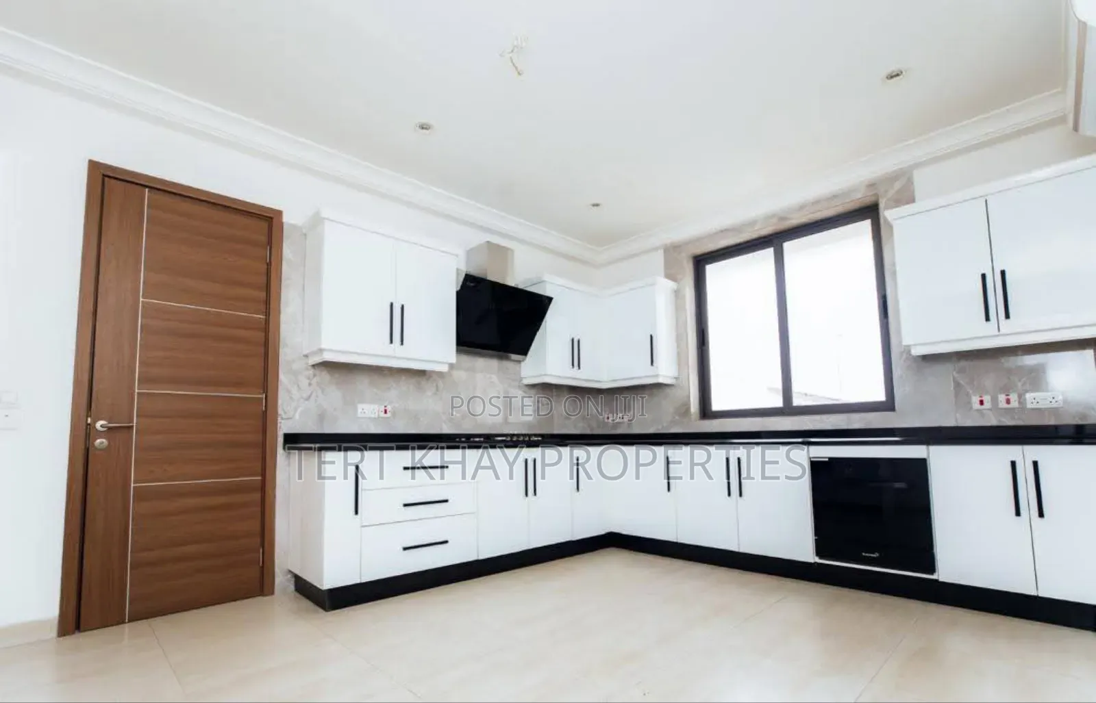 5bdrm House in East Legon for sale