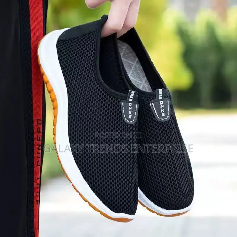 Men Breathable Sneakers