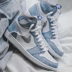 Air Jordan 1 Hyper Royal