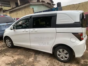 Honda Freed 2013 Pearl