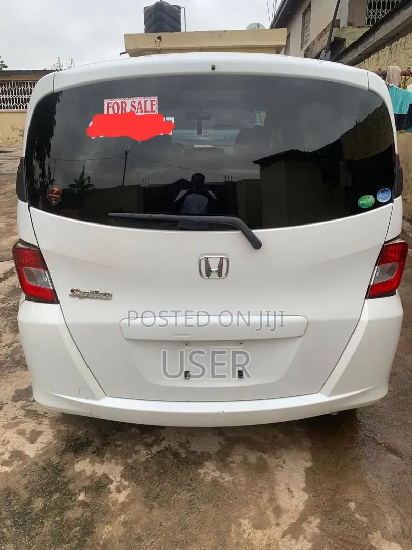 Honda Freed 2013 Pearl