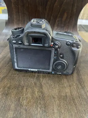 Canon 6d Dslr With 50mm Lens