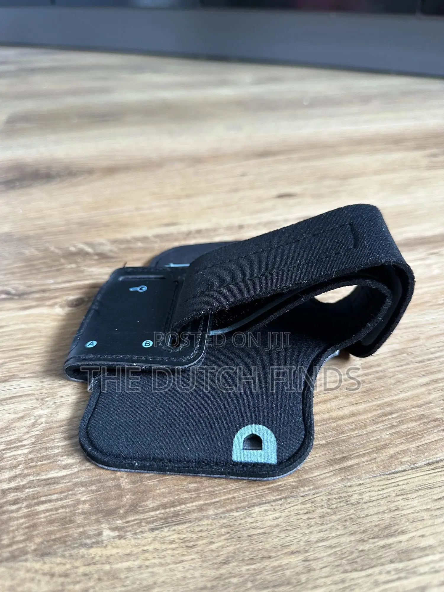 Sports Phone Arm Band – Run Train Hands-Free
