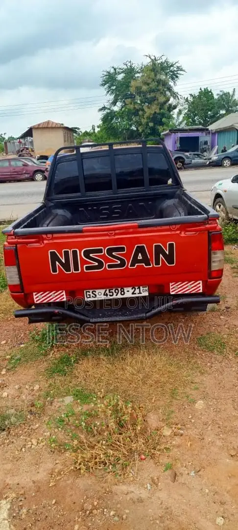 Nissan Hardbody 2010 Red