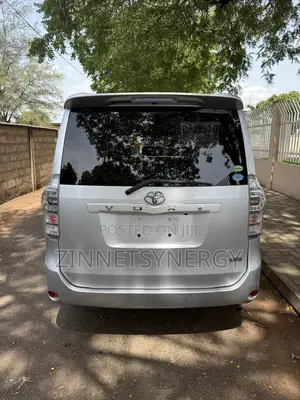 Toyota Voxy 2013 Gray
