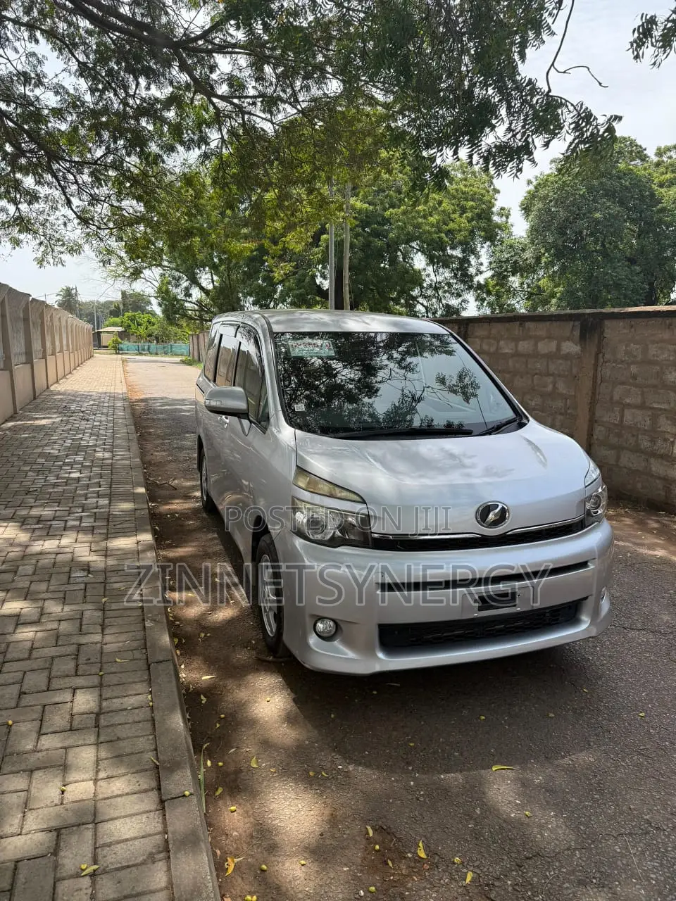 Toyota Voxy 2013 Gray