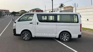 Toyota HiAce 2014 White