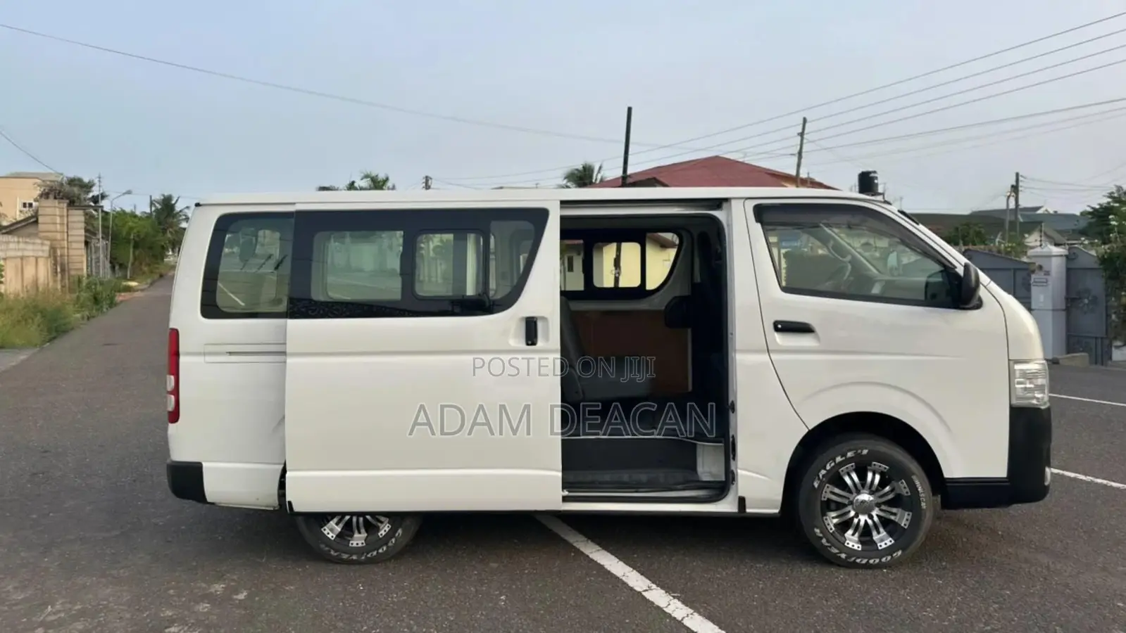 Toyota HiAce 2014 White
