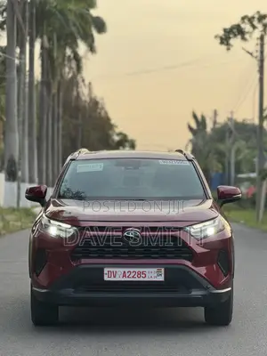 Toyota RAV4 XLE AWD 2024 Red
