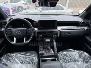 Toyota Tacoma SR5 Double Cab 5' Bed AT 2024 Gray